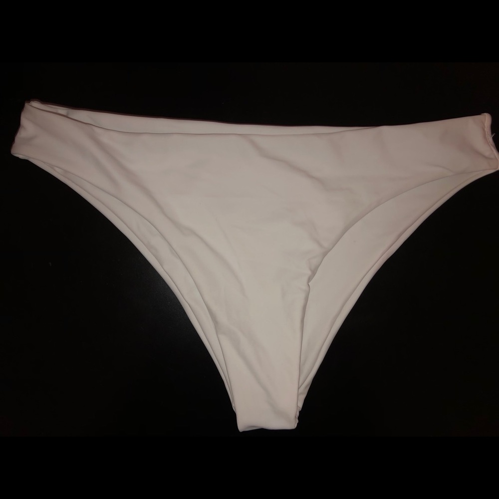 Regular white bottoms